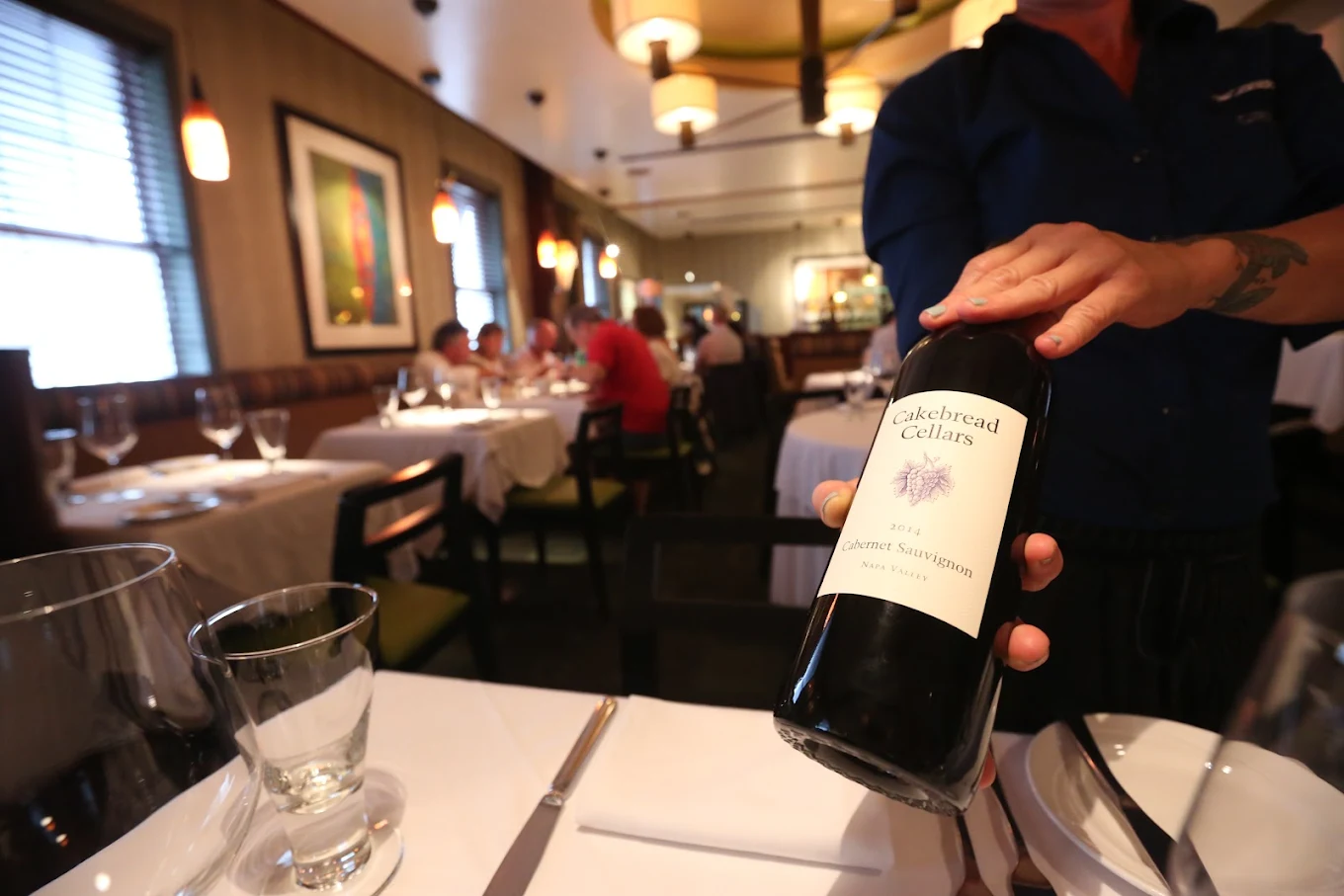 Barracuda Grill restaurant in Bermuda, reviews by Anjelika Lours' Kour @globalnewyorker