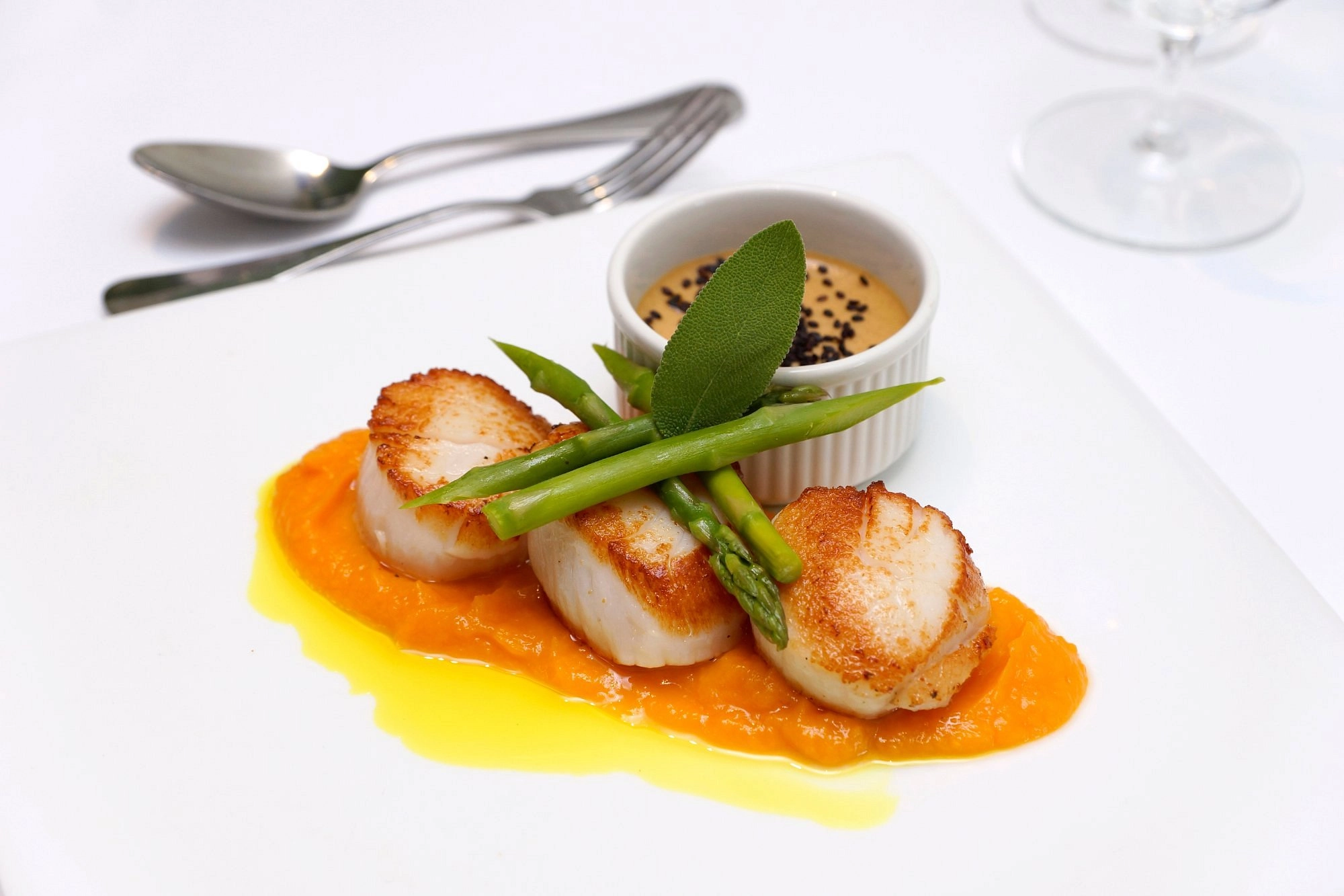 Harry's restaurant in Bermuda reviews by Anjelika Lours' Kour @globalnewyorker