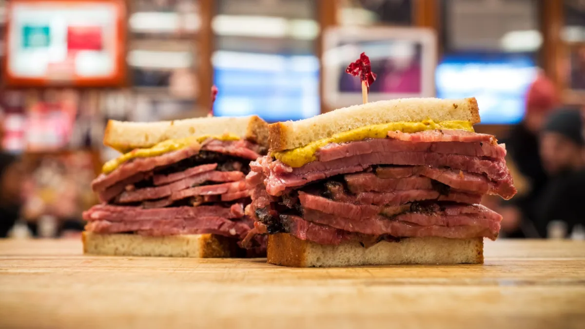 Katz's Delicatessen restaurant in NYC, New York, reviews by Anjelika Lours' Kour @globalnewyorker