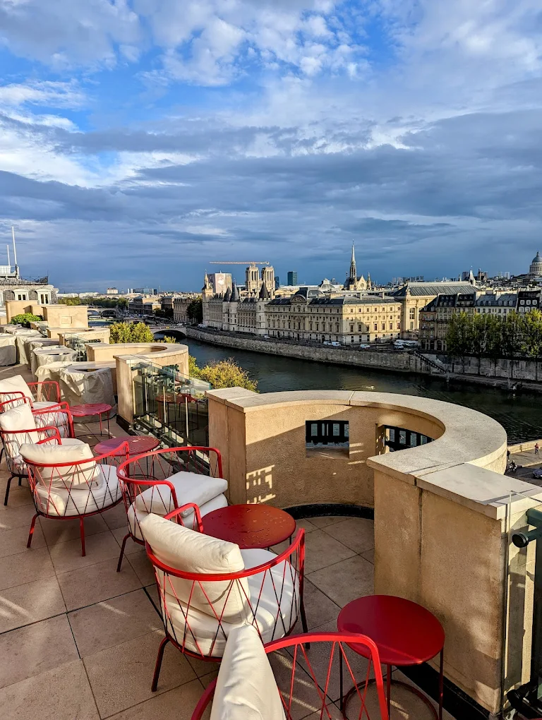 Le Tout-Paris – Cheval Blanc Paris