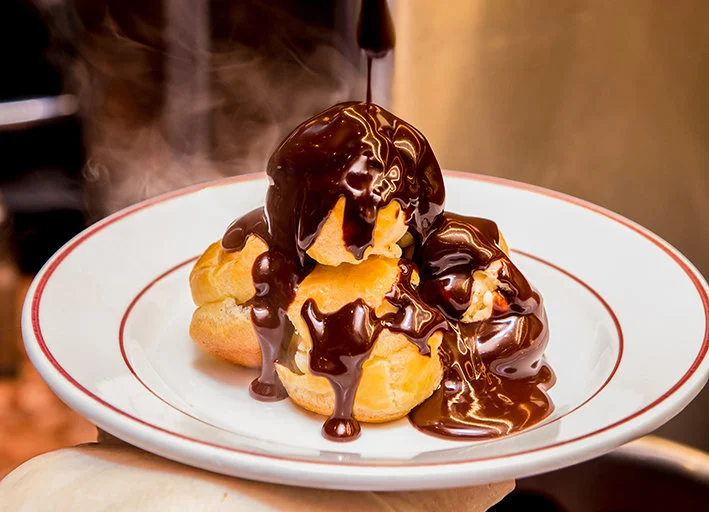 Le Relais de l'Entrecôte restaurant in Genève, Switzerland reviews by Anjelika Lours' Kour @globalnewyorker